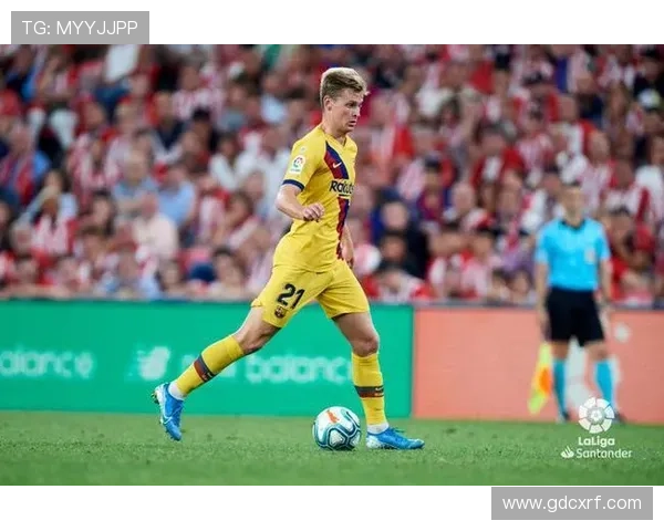 德容训练受伤预计缺阵三至四周 巴萨待进一步检查结果